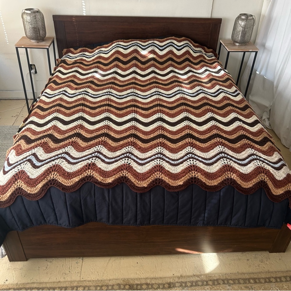 Vintage Crocheted Chevron Pattern Afghan Throw Blanket  #0815256